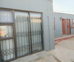 House for sale in Zwide