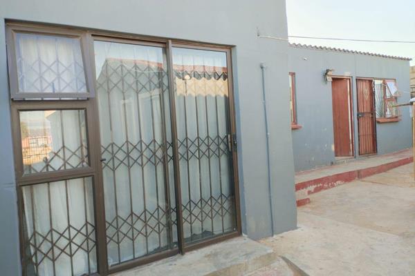 Come and view this investment property in the heart of Zwide.

It consists of 4 flats and an outside toilet plus 1 bachelor flat with ...