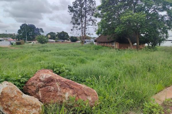 Exclusive sole mandate!
A 477 sqm stand for sale.  Use this opportunity to build your double storey dream home in this popular ...