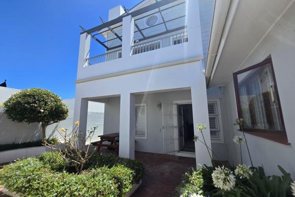 2 Bedroom Duplex Apartment Westcliff - Includes utilities
Description
This fully furnished 2-bedroom, 2-bathroom double-story apartment ...