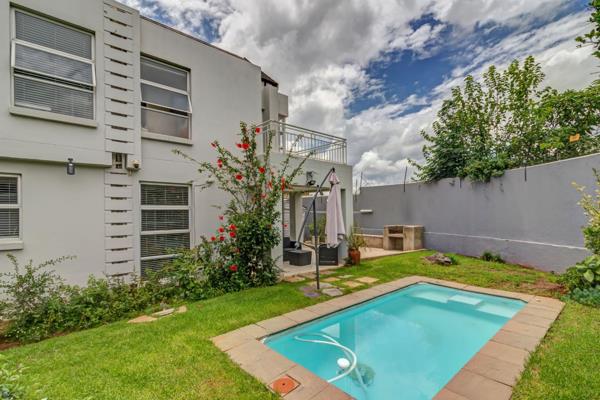 Modern Duplex with Private Garden and Splash Pool

This lovely duplex offers the perfect balance of modern living and outdoor comfort ...