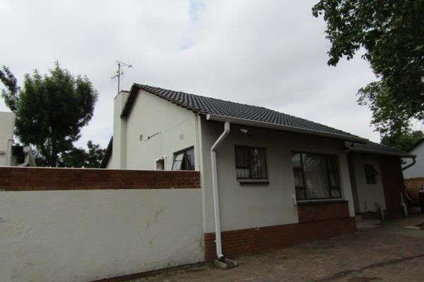 The property is shared the house is up for rental.

The house offers 3 bedrooms, 2 bathrooms, lounge, dining area and ...