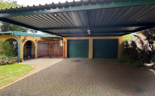 4 Bedroom House for sale in Sonland Park