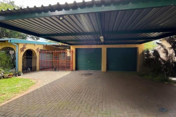 EXCLUSIVE SOLE MANDATE
New on the Market! Spacious Family Gem with a good address in SonlandPark 
Bring your vision to life with this ...