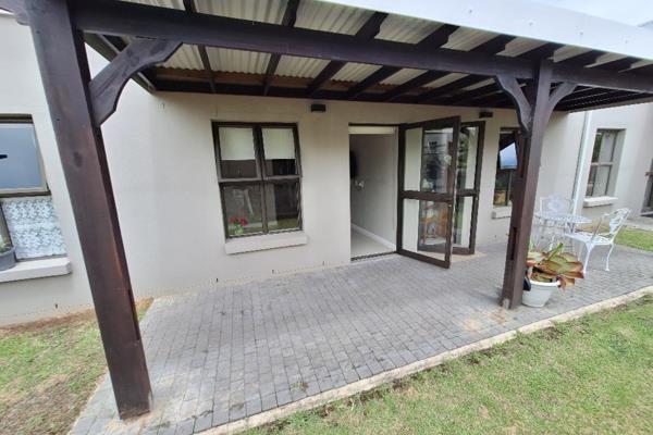 Immediately available bachelor unit in Kraaibosch Village for a single retired person. With all needed facilities as required, as well ...