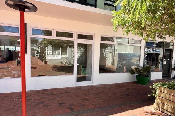 Shop/office space to rent situated in town central.
Size: approximately 76 sqm. 
Rent: ...