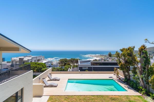 Perched in a premium position on our ever popular Atlantic Seaboard, Medburn is ripe of the picking!

This tastefully renovated ...