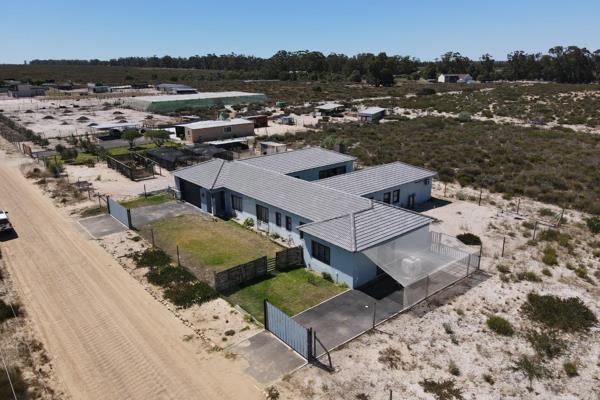 Industrial-Design Home with Investment Potential on a 1-Hectare Plot
This stunning ...