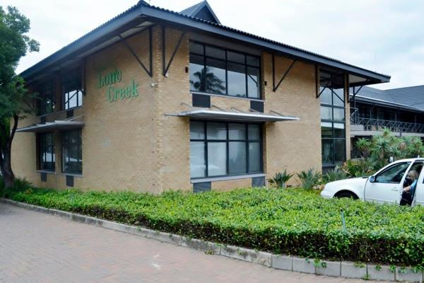 Secure, neat, modern and classy, office space in central position in Midrand. Open plan ...