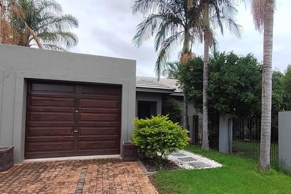 Well priced !!!

Beautiful and stylish single-storey 4 bedroom home in a secure full-title estate.
Low levies !!!


Key features ...