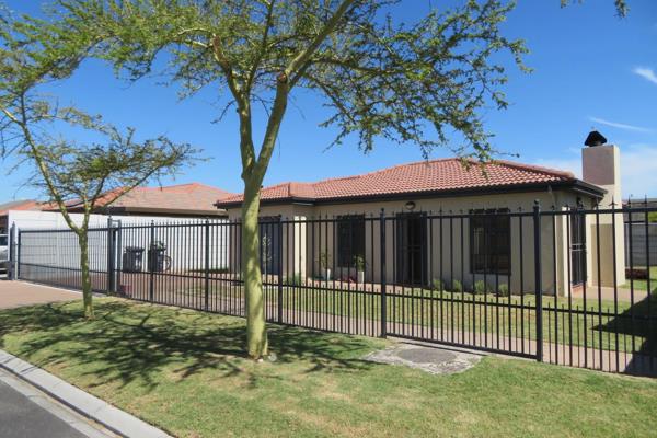 The peaceful, family orientated neighborhood of Sonkring is very well located with easy access to the R300, Bottelary Road and ...