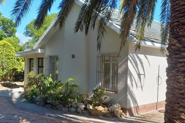 Selling this newly renovated house in Land and Zeesicht.  It is situated opposite ...