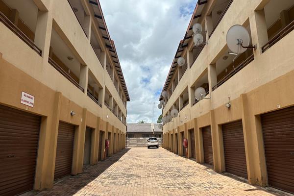 This apartment offers:
Two bedrooms
One bathroom (bathtub, basin and toilet)
Open plan kitchen and lounge
Double garage
Complex ...