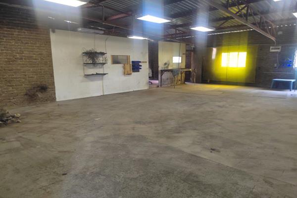 Are you looking for the perfect commercial space for your business? This well-positioned factory unit in Delporton, Krugersdorp, is ...