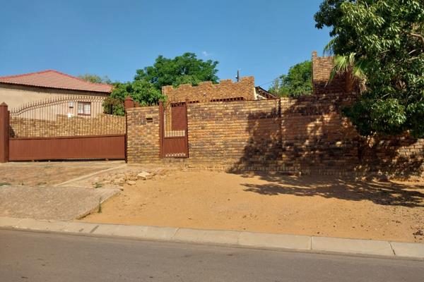 Location: Soshanguve Block AA

Property Details

- Selling Price: R 599,000
- ...