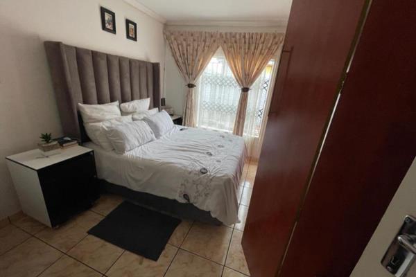 Two bed room ,with open lounge and carport.
 Electricity is prepaid and has solar/ ...