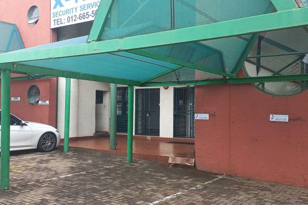 mall Office Unit in Secure 24/7 Access-Controlled Office Park
Located on the ground floor, this 125 sqm unit offers:

Reception area: ...