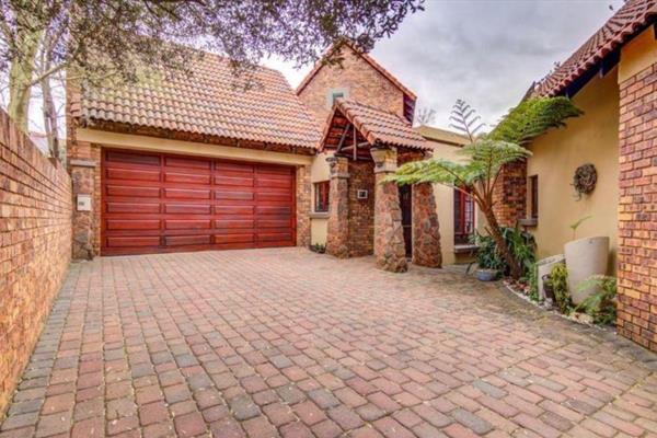 Linyati Drift Security Estate is one of the most picturesque estates in Glen Marais. ...