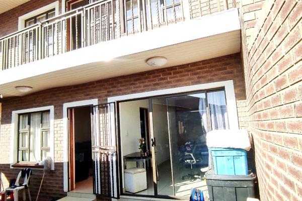 Fantastic investment property located in Lenasia. This property offers not just 1 home, but three separate sections that can provide ...