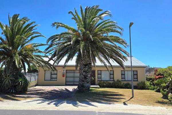 Gansbaai Central, close to all amenities

Nestled in the heart of Gansbaai Central, this ...