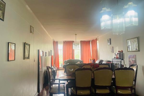 A four bedroom apartment for sale in Yeoville
Take this opportunity to invest in this beautiful apartment. This apartment is also very ...