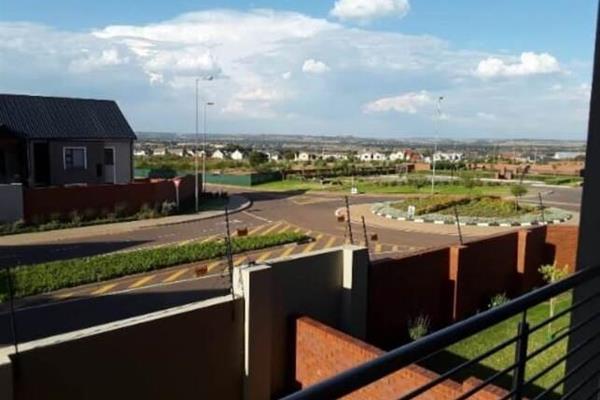 Modern 2-Bedroom Apartment with Battery Inverter in Golden Fields Estate

*Available 1 February 2025*
Rental: R10 500 || Deposit: R10 ...