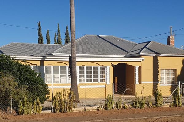 Affordable care-free retirement in the friendly safe quiet town of Loeriesfontein in the heart of the Hantam Karoo.
Loeriesfontein is ...