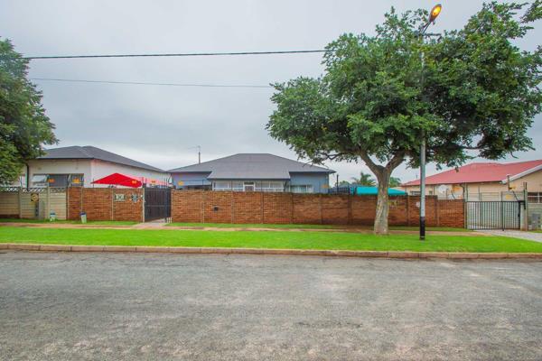 A very  neat Home with loads of potential,
This home offers  3 large bedrooms, good size family room with original wooden floors and ...