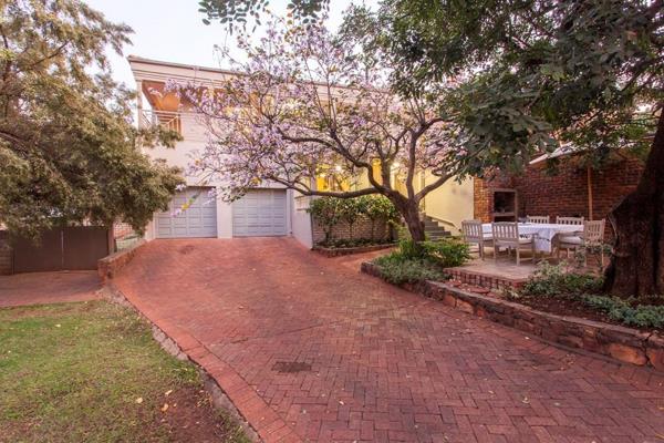 Three-bedroom house/duet for sale in Waterkloof Glen, Pretoria. Situated in the ...