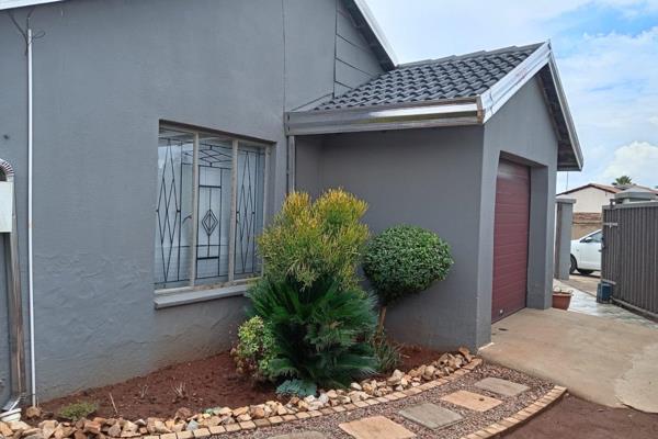 Stunning Family Home for Sale in Vosloorus Ext 2!

Discover this captivating corner property, perfectly blending indoor and outdoor ...