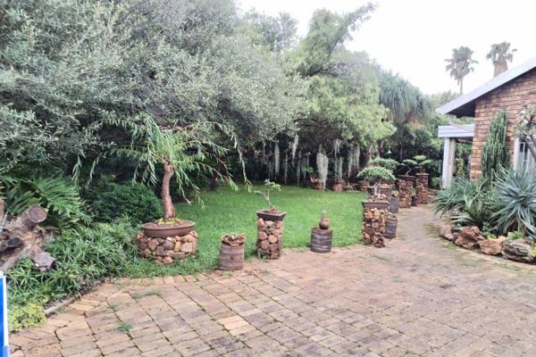 Cosy 3 bedroom house with a study, double garage and carports set in a serene manicured garden (with an irrigation system), offering a ...