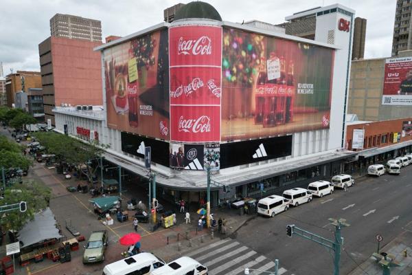 Retail with Office Tower, Helen Joseph Street, For Sale R44.2m

Floor Area 4 653 m2 @ R9 ...