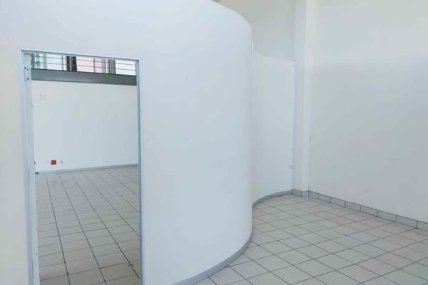 388 m&#178; of prime lettable space is available in Riverside R130 /m&#178; excluding VAT.
This rate includes operating costs and ...