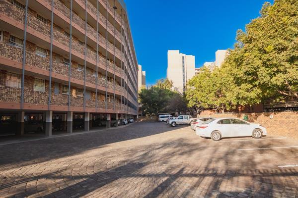 Rental sharing option - R4000 per bedroom
Discover this well situated 3 bedroom apartment, within walking distance of the University of ...