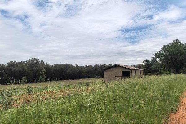 Discover the serene beauty and untapped potential at this newly listed countryside property in the coveted Walker Fruit Farms, Gauteng. ...