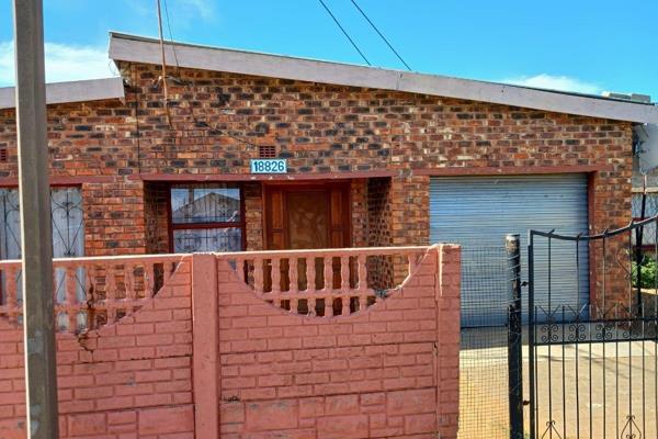 This 3 Bedroom, 1 Bathroom property in Thabong need some attention to convert in a valuable home.
Call you listing agent today.