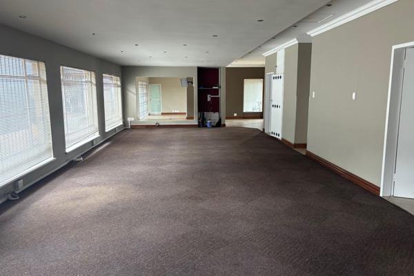 This 250 sqm office space is situated at the corner of Ontdekkers and Christian De Wet ...