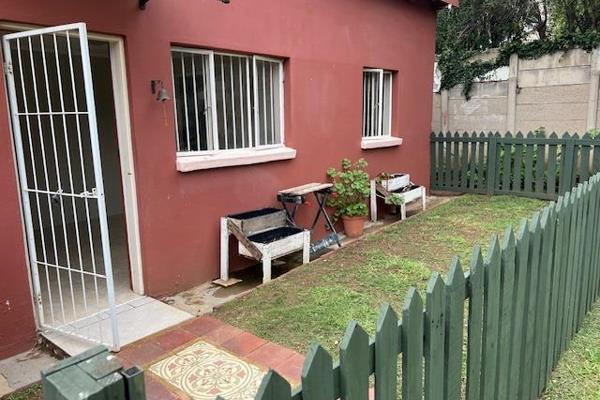 Cottage consists of entrance into lounge with a very large fitted kitchen,
1 bedroom ...