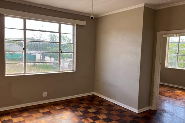 Are you wanting a spacious old school apartment with loads of space, yet an easy walk to ...