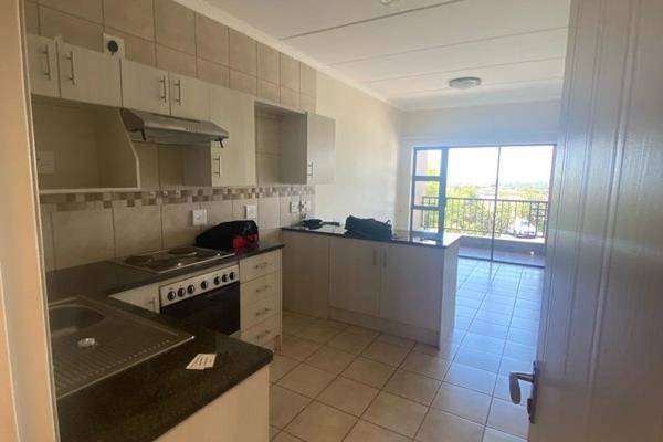 Unit Features:
The unit consist of 1 bedroom with built-in cupboards; the bathroom has a ...