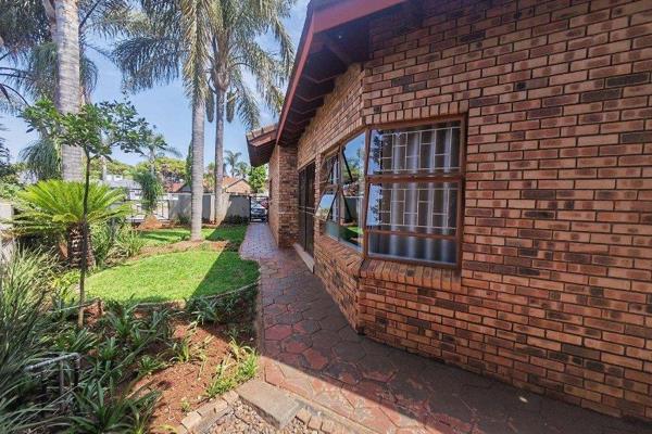 This stunning, cozy family home To Rent is located in the safe (with security patrolling the area) area of Eldoraigne.

This ...