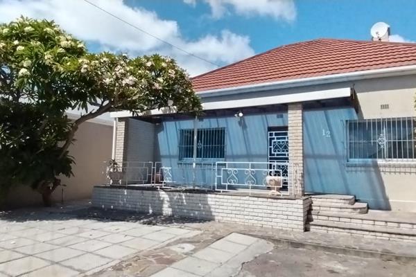 LADIES-ONLY HOUSE
Nestled in the sought after surrounds of Observatory, this character filled home welcomes you with a warm flow from living to dining and out to a communal pool. ...