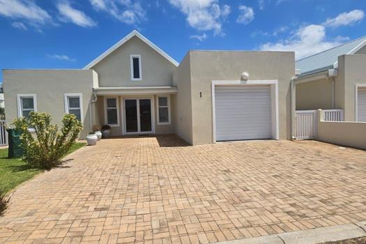 2 Bedroom House for sale in Stilbaai Wes