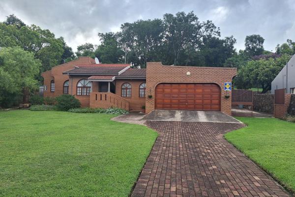 This is my choice of house for the month...

Street Appeal....

With facebrick and wooden finnishes this house is a beauty, on entering ...