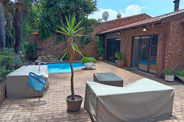 This lovely home in the secure estate of Rocky Park located off Paul Kruger Street Edenglen - offers three very well sized bedrooms ...