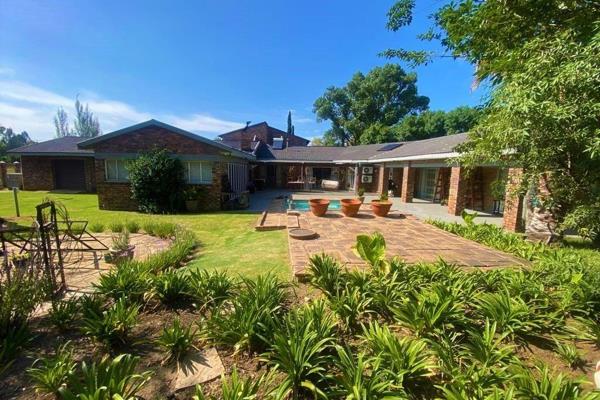 In this  affluent area of Three Rivers Proper Vereeniging, with leafy streets and a tranquil atmosphere, yet close to the Three Rivers ...