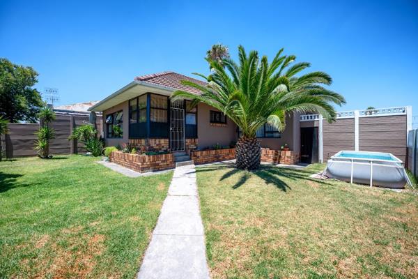 ****Exclusive Mandate**** 
  
Welcome to this beautiful 4-bedroom home, offering charm, space, and versatility for comfortable family ...