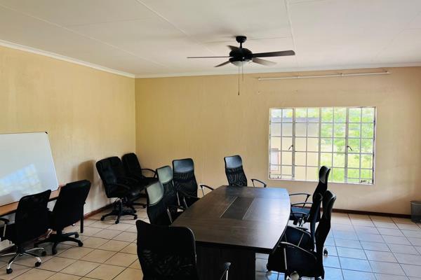 This is a 8.8359h farm along the R40 road to Barberton. 
The property is improved with a residential house, consisting with 3 ...