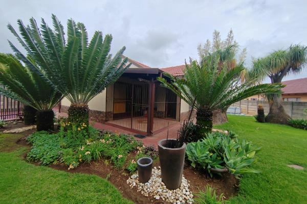 We are proud to present to you this lovely spacious family home in a quiet cul-de-sac. ...