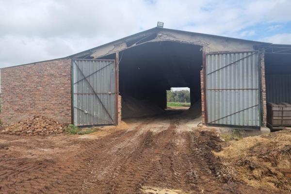 Packed with potential!!
This very well established and  improved  8,3870ha cattle feed lot which can stock up to 2200 head of cattle,  ...